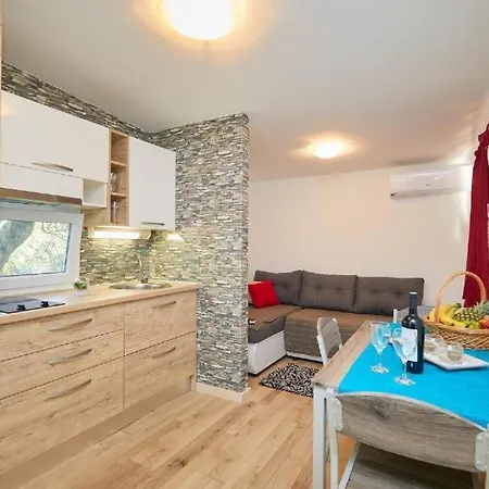 Apartment With Parking Space Babino Polje, Mljet - 22319 Babino Polje